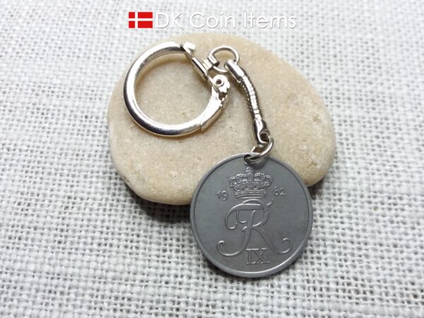 Denmark 1962 R-initial coin keychain - 62 year old vintage 5 ore coin pendant on snake keyring - 62nd birthday gift - 5th anniversary gift