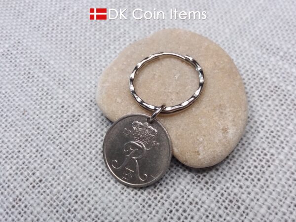 Denmark 1961 R-initial coin keychain with 63 year old 25 ore as coin pendant on 25mm pattern keyring