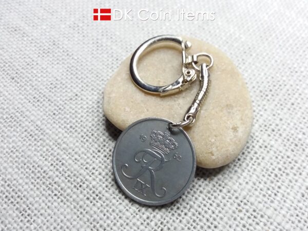 Denmark 1962 R-initial coin keychain - 62 year old vintage 5 ore coin pendant on snake keyring - 62nd birthday gift - 5th anniversary gift