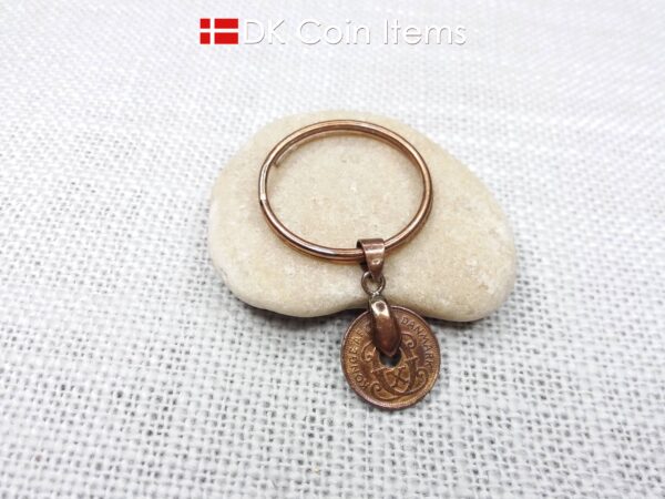 Denmark 1939 C-initial coin keychain - 85 year old vintage copper 1 ore coin pendant - 85th birthday gift - Antique Danish souvenir