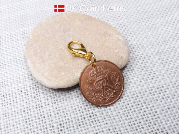 Denmark 1950 R-initial coin pendant charm with 74 year old decoratively copper plated 25 ore on 16mm lobster claw clasp