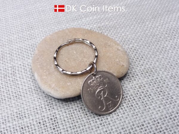 Denmark 1961 R-initial coin keychain with 63 year old 25 ore as coin pendant on 25mm pattern keyring