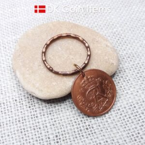 Denmark 1950 R-initial coin pendant keychain with 74 year old decoratively copper plated 25 ore and 25mm pattern keyring