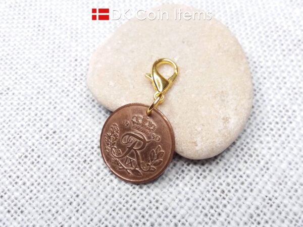 Denmark 1950 R-initial coin pendant charm with 74 year old decoratively copper plated 25 ore on 16mm lobster claw clasp