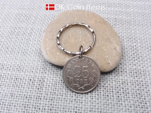 Denmark 1961 R-initial coin keychain with 63 year old 25 ore as coin pendant on 25mm pattern keyring