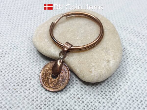 Denmark 1939 C-initial coin keychain - 85 year old vintage copper 1 ore coin pendant - 85th birthday gift - Antique Danish souvenir