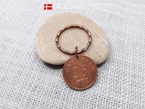 Denmark 1950 R-initial coin pendant keychain with 74 year old decoratively copper plated 25 ore and 25mm pattern keyring