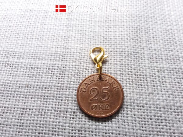 Denmark 1950 R-initial coin pendant charm with 74 year old decoratively copper plated 25 ore on 16mm lobster claw clasp