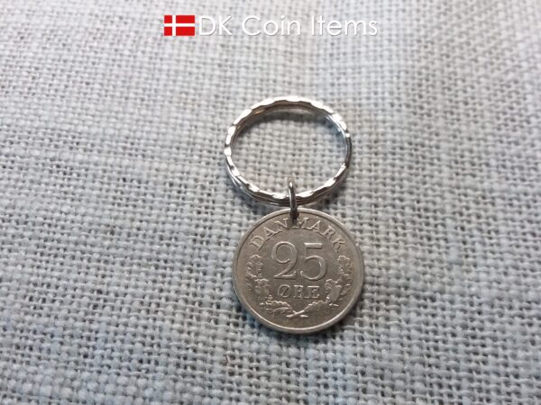 Denmark 1961 R-initial coin keychain with 63 year old 25 ore as coin pendant on 25mm pattern keyring