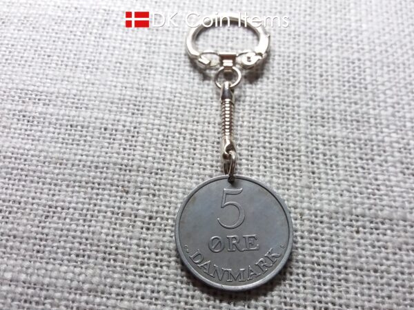 Denmark 1962 R-initial coin keychain - 62 year old vintage 5 ore coin pendant on snake keyring - 62nd birthday gift - 5th anniversary gift