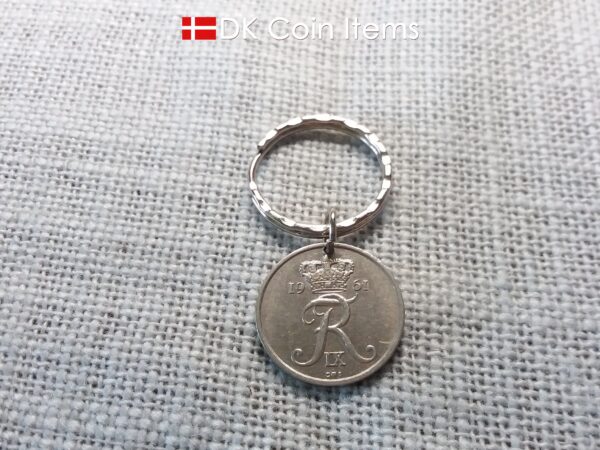 Denmark 1961 R-initial coin keychain with 63 year old 25 ore as coin pendant on 25mm pattern keyring