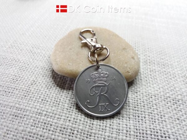 Denmark 1964 coin pendant charm. 60 year Crown R-monogram 5 ore