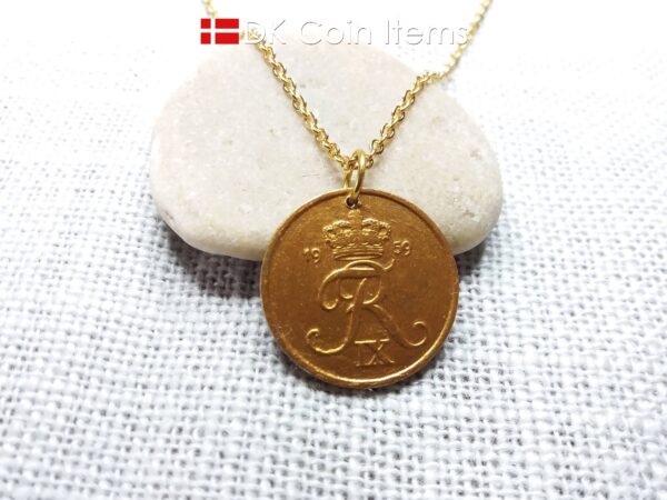 Denmark 1959 coin necklace. Crown R-monogram 5 ore coin coated with antique gold color