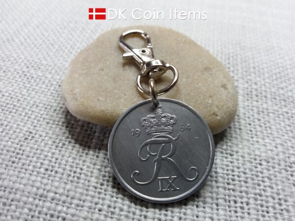 Denmark 1964 coin pendant charm. 60 year Crown R-monogram 5 ore