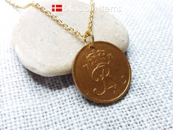 Denmark 1959 coin necklace. Crown R-monogram 5 ore coin coated with antique gold color