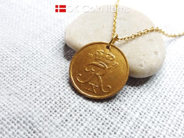 Denmark 1959 coin necklace. Crown R-monogram 5 ore coin coated with antique gold color