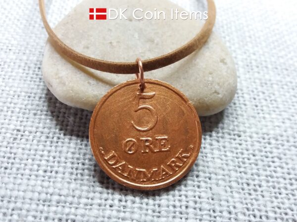 Denmark 1959 coin necklace. Crown R-monogram 5 ore coin coated with copper color