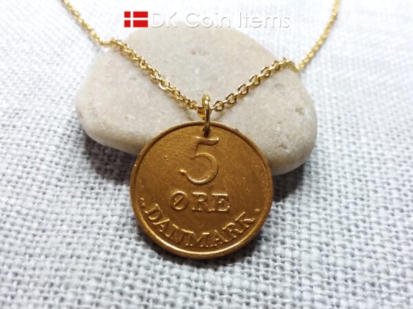 Denmark 1959 coin necklace. Crown R-monogram 5 ore coin coated with antique gold color